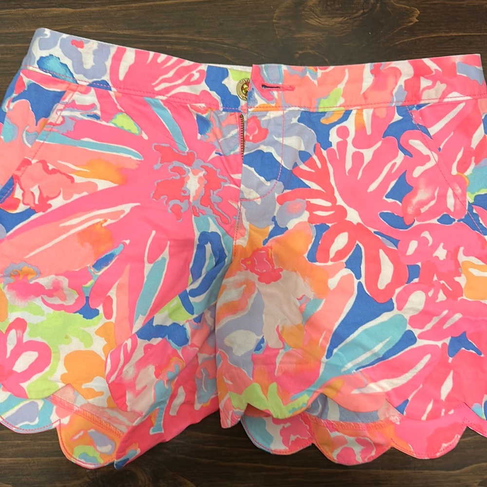Lilly Pulitzer size 2. The Buttercup short. Like new